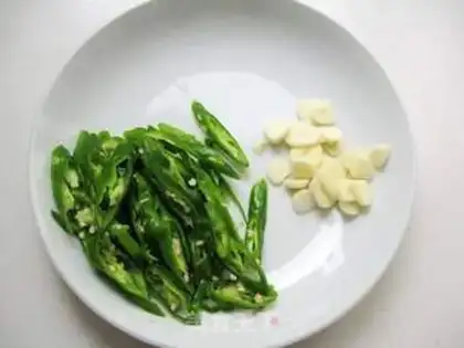 Make stir-fried chicken diced with pepper step 3