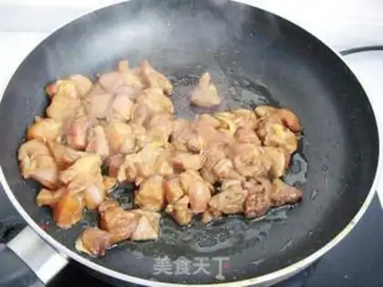 Make stir-fried chicken diced with pepper step 4