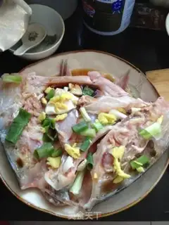 Make chopped pepper fish head step 1