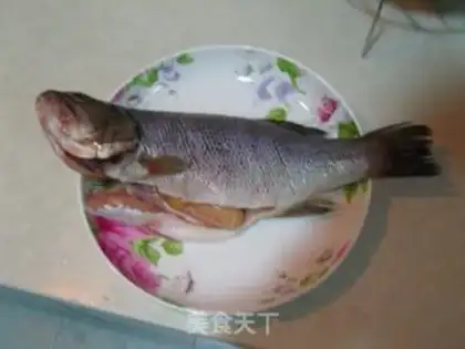 Make Steamed perch with spicy bean paste step 1