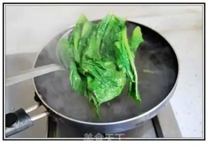 Make Saute lily lettuce and bamboo shoots leaves in soy sauce step 5