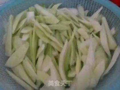 Make stir-fried cucumber step 0