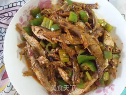 Make Dry stir-fry small fish step 4