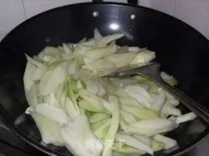 Make stir-fried cucumber step 1