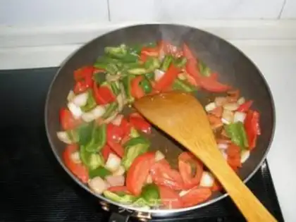 Make Butterfly Noodles with Tomato Black Pepper step 2
