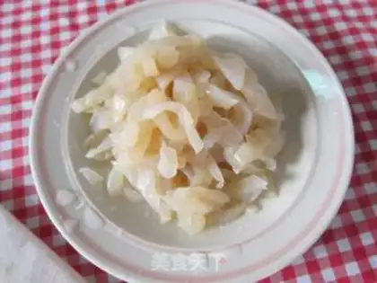 Make Jellyfish skin with cold sauce step 1