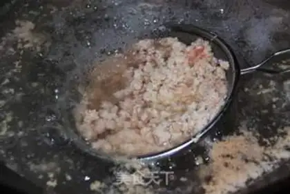 Make congee with pork and century step 1