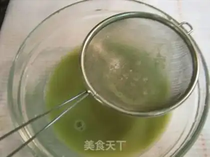Make Nutritional green soybean milk to relieve heat and clear heat step 6