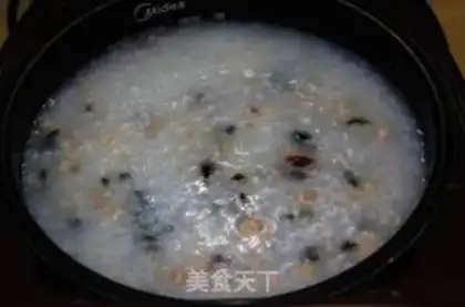 Make congee with pork and century step 4