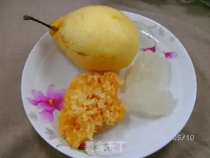 Make Stewed with white fungus and pear with rock sugar step 0