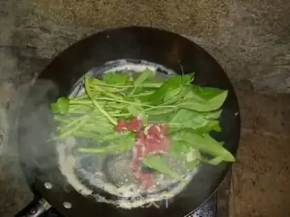 Make Preserved egg lean meat noodles step 1