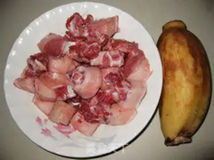 Make Lotus root and pig tail soup step 0