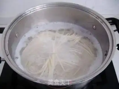 Make soy sauce noodles step 0