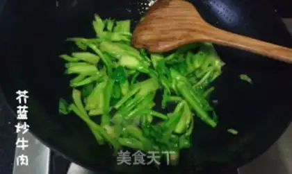 Make stir-fried beef with cabbage step 2
