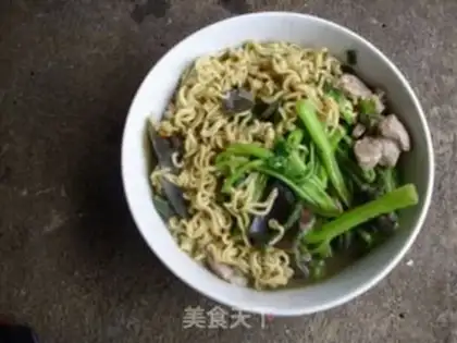 Make Preserved egg lean meat noodles step 3