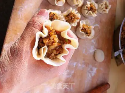 Make Stewed with white fungus and pear with rock sugar step 3