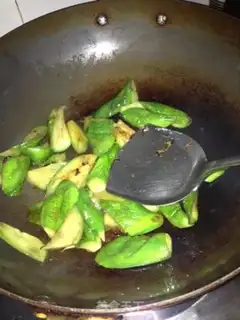 Make stir-fried green eggplant with green pepper step 3