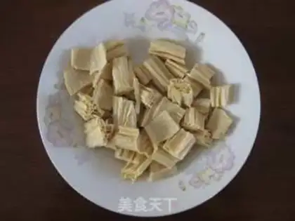 Make Scrambled eggs with carrot and tofu bamboo step 0