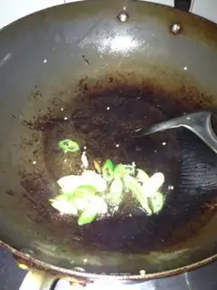 Make stir-fried green eggplant with green pepper step 5