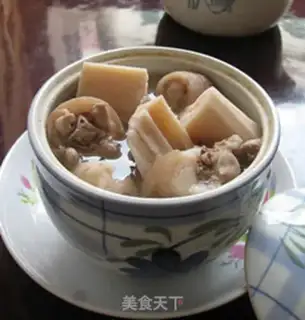 Make Lotus root and pig tail soup step 7