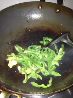 Make stir-fried green eggplant with green pepper step 6