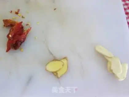 Make Dry stir-fried shredded cabbage step 1