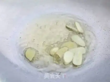 Make Dry stir-fried shredded cabbage step 2