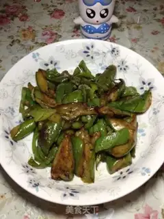 Make stir-fried green eggplant with green pepper step 8