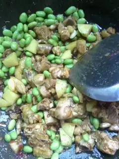 Make Roasted chicken legs with edamame rice step 2