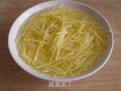 Make hot and sour potato silk step 1