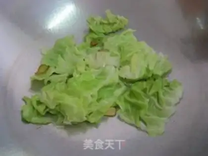 Make Dry stir-fried shredded cabbage step 3