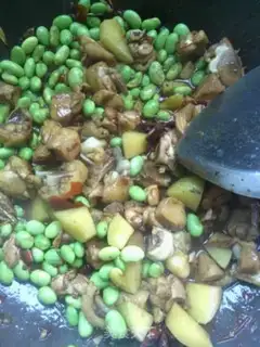 Make Roasted chicken legs with edamame rice step 3