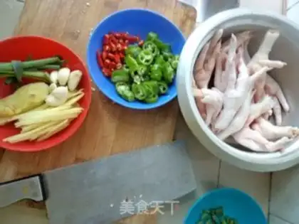 Make Spicy chicken feet step 0