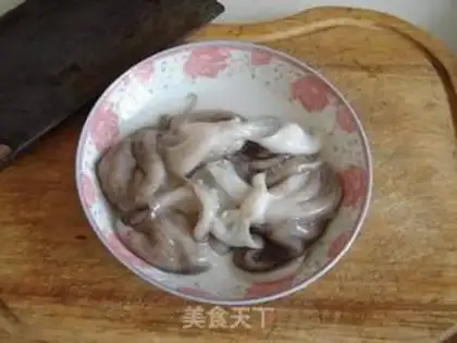 Make stir-fried cucumber and dried bean curd with eight-belt step 0