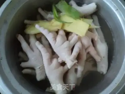 Make Spicy chicken feet step 2