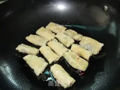 Make Pan-fried spring rolls step 4