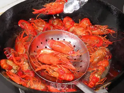 Make spicy crayfish step 5