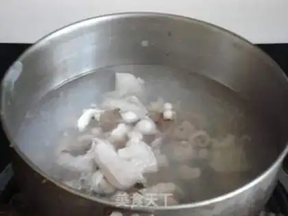 Make stir-fried cucumber and dried bean curd with eight-belt step 2