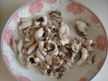 Make stir-fried cucumber and dried bean curd with eight-belt step 3