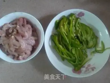 Make green pepper meat step 1
