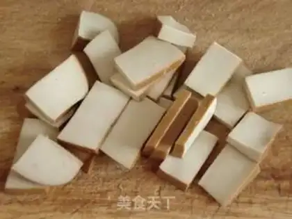 Make stir-fried cucumber and dried bean curd with eight-belt step 5