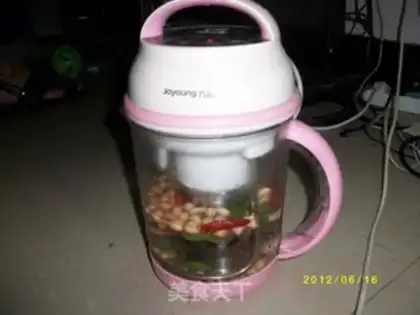 Make Ground noodles with peanuts step 1