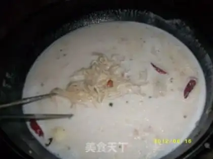 Make Ground noodles with peanuts step 3
