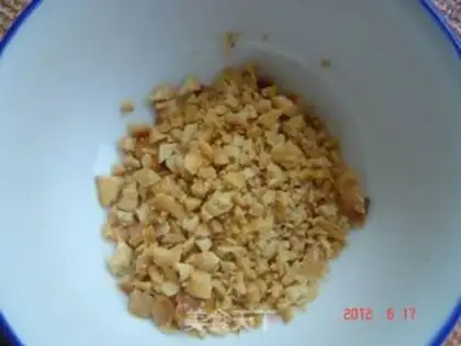 Make Noodles with bean sprouts and minced pork step 2