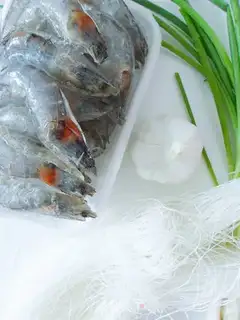 Make Shrimp with garlic and vermicelli step 0