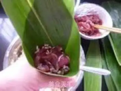 Make Pea and fresh meat rice dumplings step 4