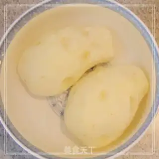 Make Potato braised rice step 1