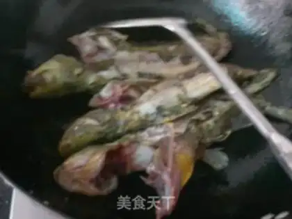 Make Braised fish with red sauce step 3