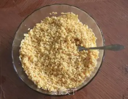 Make Osmanthus and mung bean cake step 1