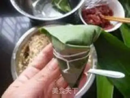 Make Pea and fresh meat rice dumplings step 6